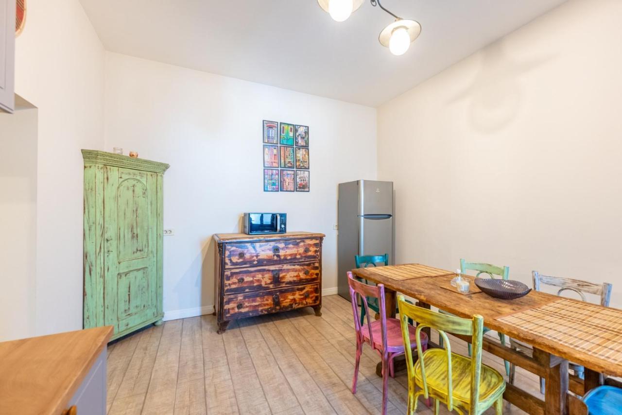 Cozyflat In The Central Arad Buitenkant foto