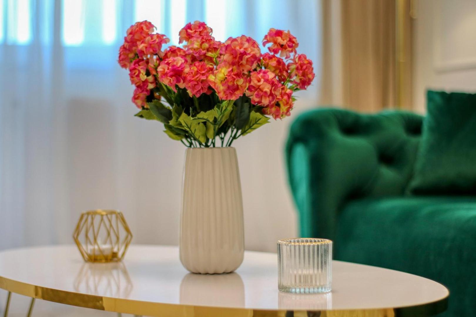 Cozyflat In The Central Arad Buitenkant foto